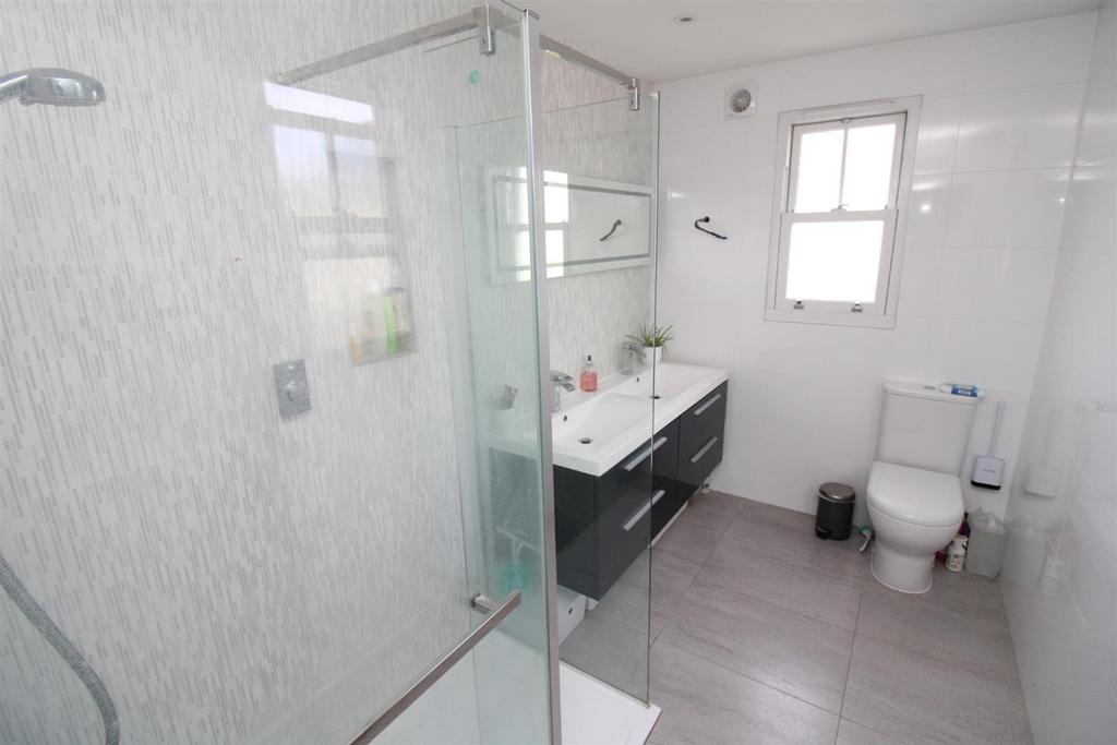 Ensuite.JPG