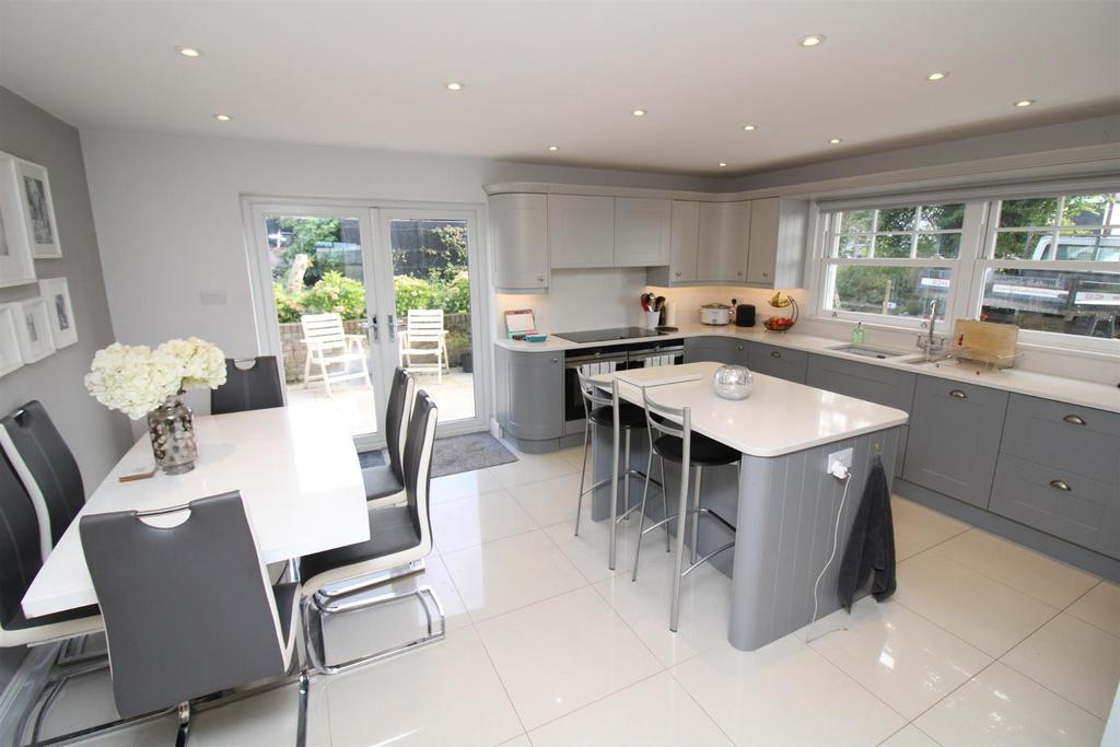 Kitchen2.JPG