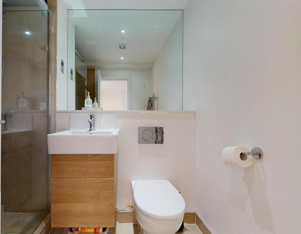 LGF2 PG.bathroom.jpg