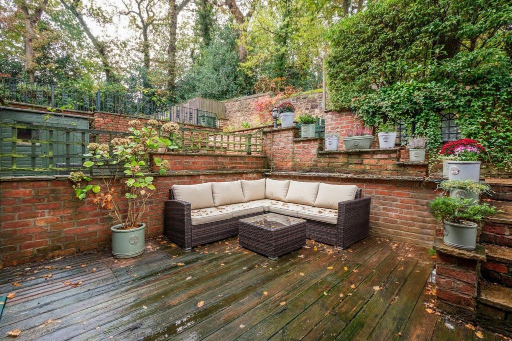 Courtyard Garden