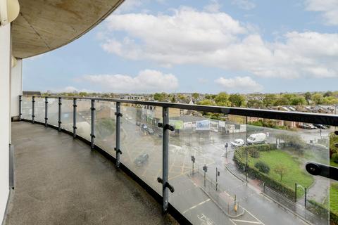 2 bedroom flat for sale, Durnsford Road, London SW19