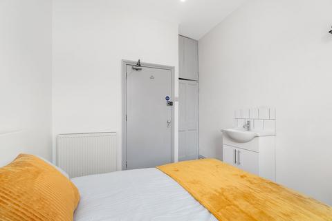 1 bedroom in a house share to rent, 268 North Road East, Devon PL1
