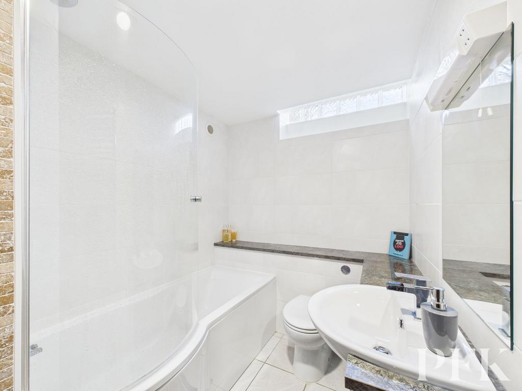 Low Fold Barn - Family Bathroom