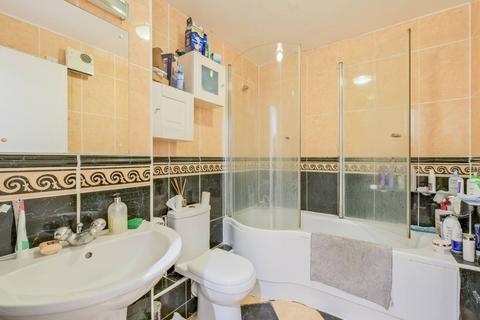 3 bedroom flat to rent, Durward Street, Whitechapel, London, E1