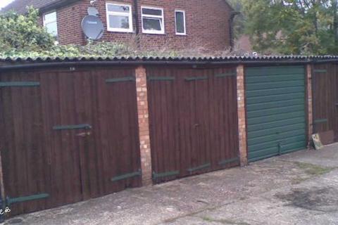 Garage to rent, Mount Close, Cockfosters EN4