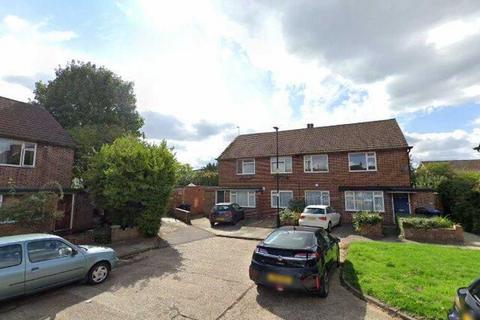 Garage to rent, Mount Close, Cockfosters EN4