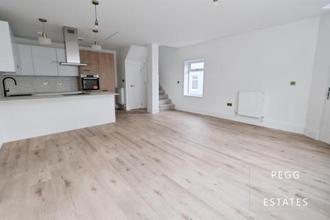 2 bedroom end of terrace house for sale, Babbacombe Road, Torquay