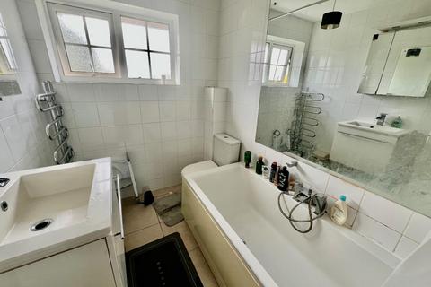 4 bedroom semi-detached house for sale, Leicester Close, Kettering