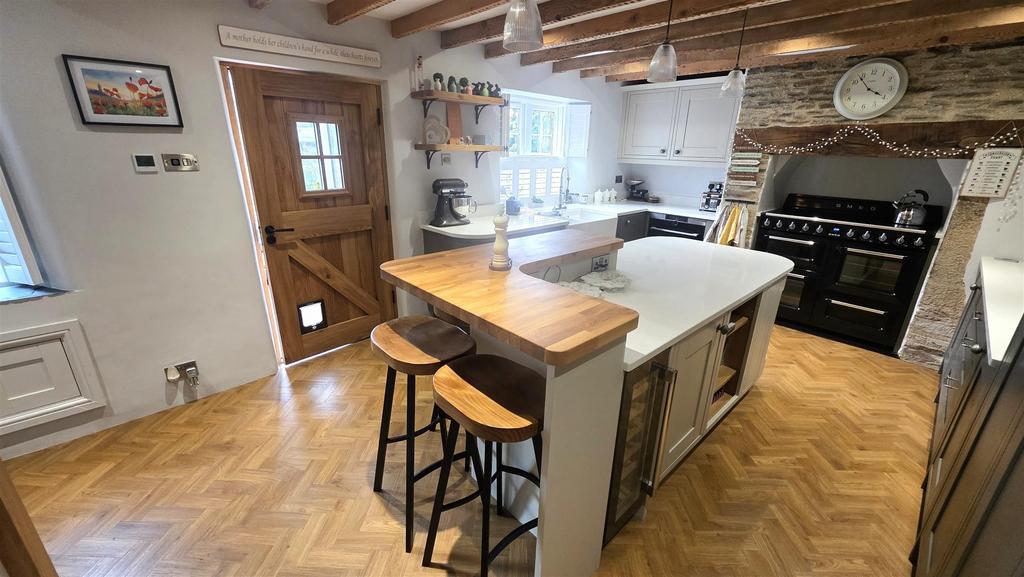 Further Kitchen.jpg
