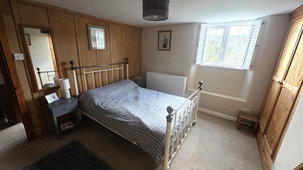 Bedroom 2 (2).jpg