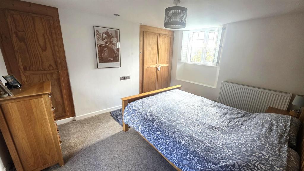 Bedroom 1.jpg