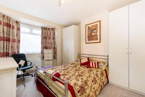 undefined, Bond Road, Mitcham, CR4