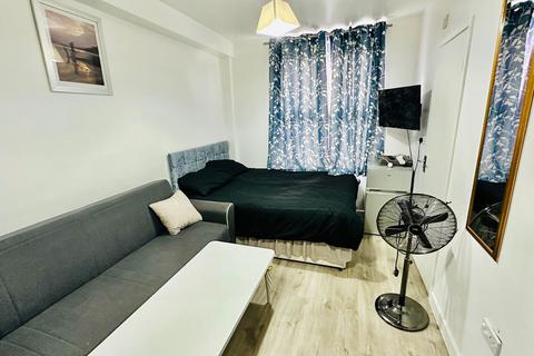 Studio to rent, ALL BILLS IN | BEAUTIFUL STUDIO FLAT | AVAILABLE NOW , London E11