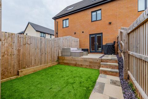 undefined, Gwern Gwynfael, Cardiff CF5