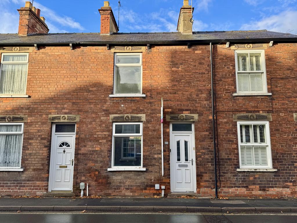 3 Bedroom Mid-Terrace House - For Sale