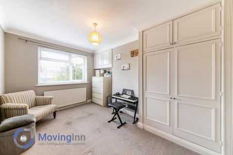undefined, Chestnut Grove, Mitcham, CR4 1RE