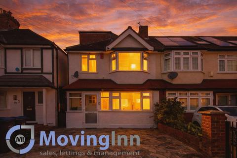 4 bedroom end of terrace house for sale, Chestnut Grove, Mitcham, CR4 1RE