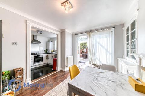 4 bedroom end of terrace house for sale, Chestnut Grove, Mitcham, CR4 1RE