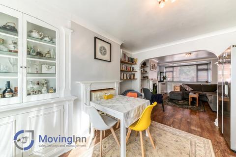 4 bedroom end of terrace house for sale, Chestnut Grove, Mitcham, CR4 1RE