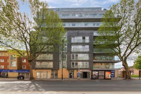 2 bedroom flat to rent, Creek Road, London SE8