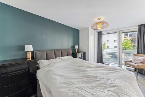 2 bedroom flat to rent, Creek Road, London SE8
