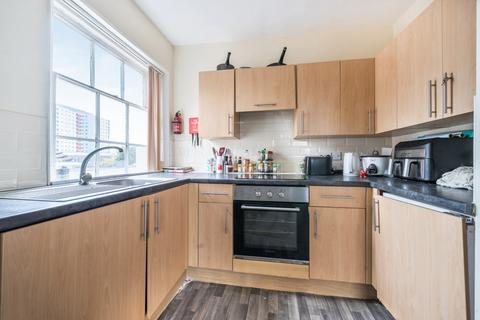 2 bedroom flat for sale, High Street, Hampshire PO12