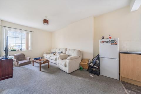 2 bedroom flat for sale, High Street, Hampshire PO12