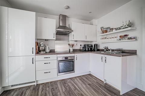 2 bedroom apartment for sale, The Embankment, Nash Mills Wharf, HP3