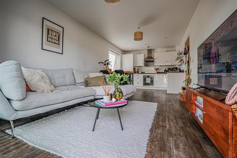 2 bedroom apartment for sale, The Embankment, Nash Mills Wharf, HP3