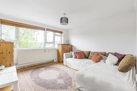 undefined, Kings Farm Avenue, Richmond, TW10