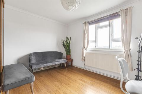 1 bedroom flat for sale, Kings Farm Avenue, Richmond, TW10