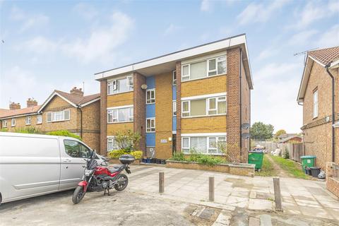 undefined, Kings Farm Avenue, Richmond, TW10
