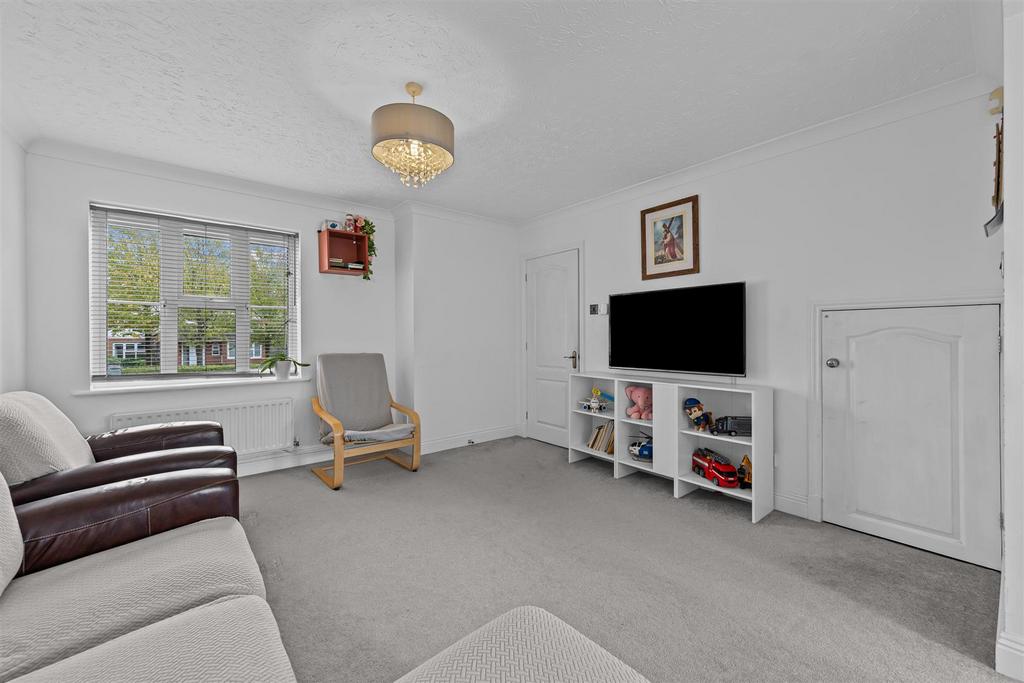 54 Hartland Ave Web12.jpg