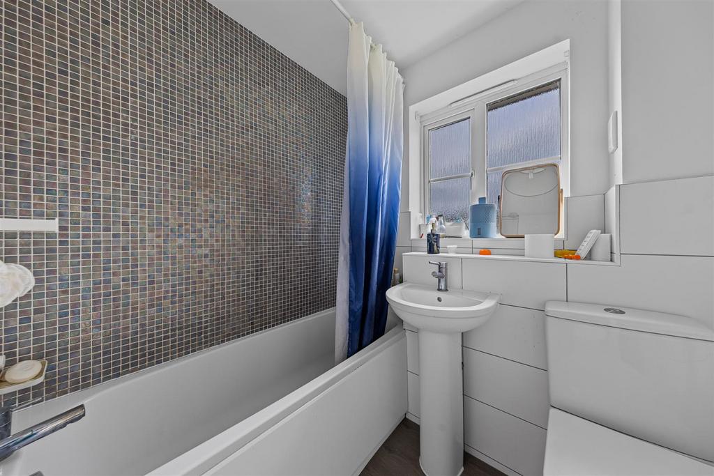54 Hartland Ave Web21.jpg