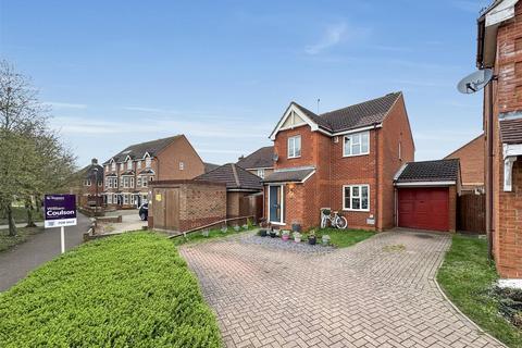 3 bedroom detached house for sale, Hartland Avenue, Milton Keynes MK4