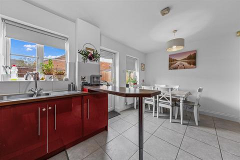 3 bedroom detached house for sale, Hartland Avenue, Milton Keynes MK4