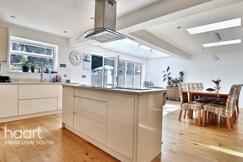 4 bedroom detached bungalow for sale, School Road, Tilney High End