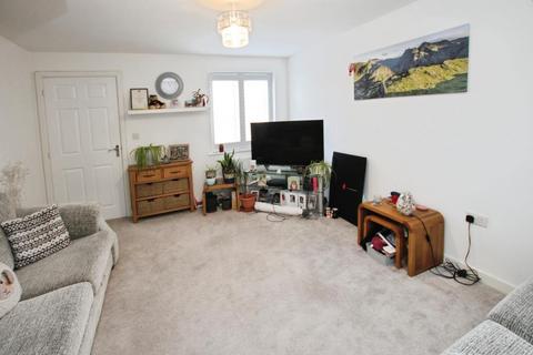 3 bedroom semi-detached house to rent, Harebell Road, Bristol BS16