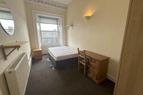 3 bedroom flat to rent, Lauriston Place (ROOM ONLY), Tollcross, Edinburgh, EH3
