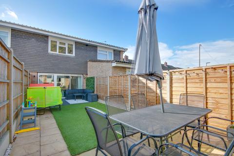SHOLING! GARAGE! BEAUTIFUL GARDEN! A MUST SEE!