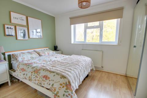 undefined, SHOLING! GARAGE! BEAUTIFUL GARDEN! A MUST SEE!