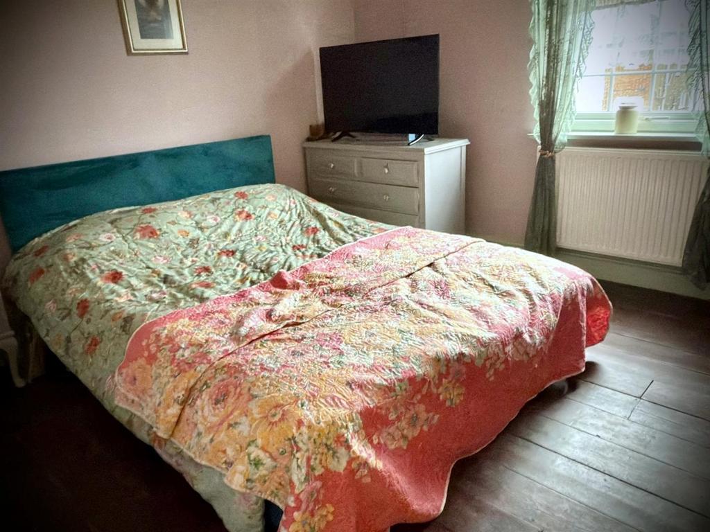 BEDROOM.jpg