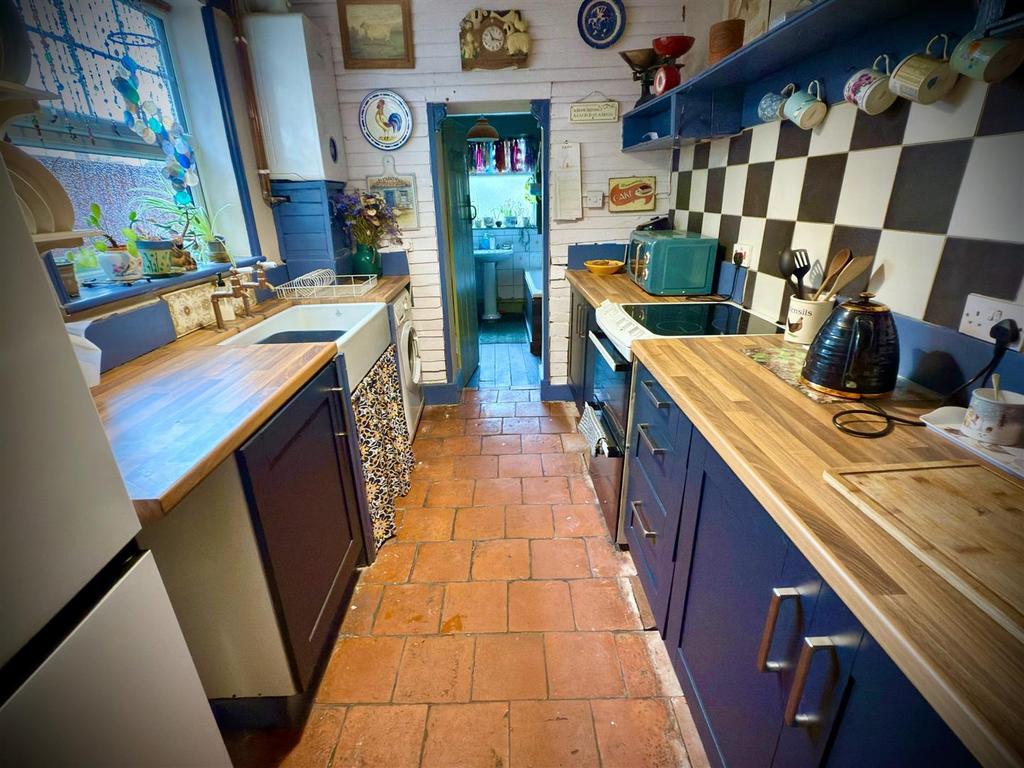 KITCHEN AREA.jpg