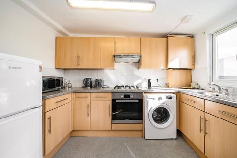 2 bedroom flat to rent, West Cromwell Road, London SW5