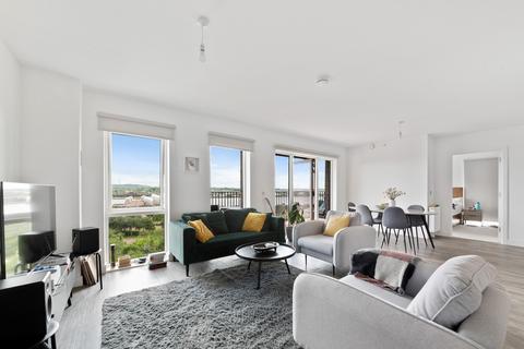 3 bedroom apartment to rent, Millet Place, Pontoon Dock London E16