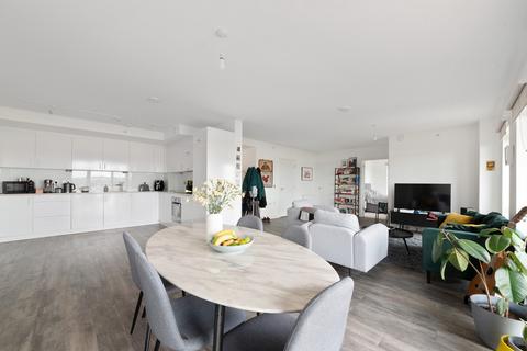 3 bedroom apartment to rent, Millet Place, Pontoon Dock London E16