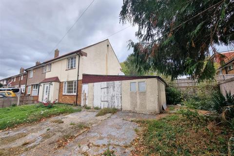 11 Hazel Grove, Romford, RM6 5PX