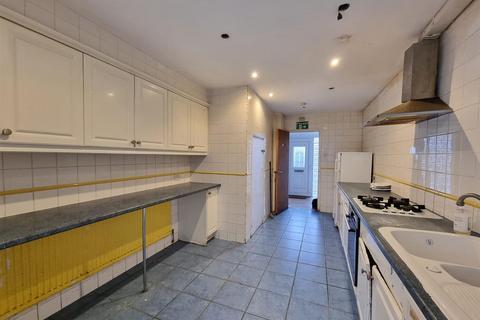 11 Hazel Grove, Romford, RM6 5PX