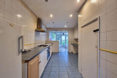 11 Hazel Grove, Romford, RM6 5PX