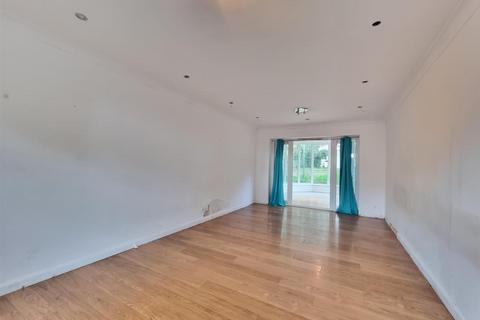 11 Hazel Grove, Romford, RM6 5PX
